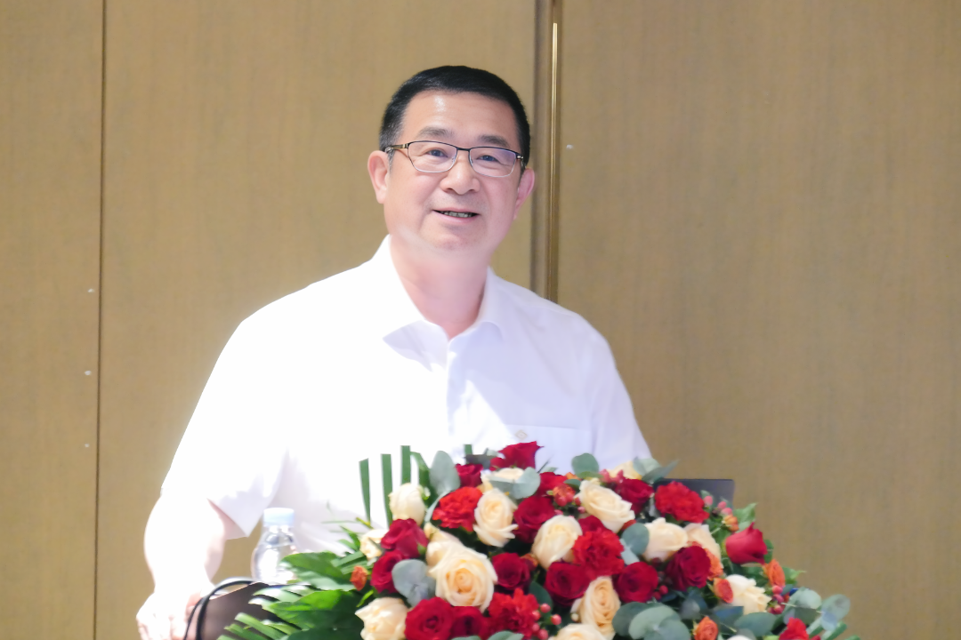 總裁照片.png